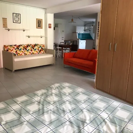 Homely *